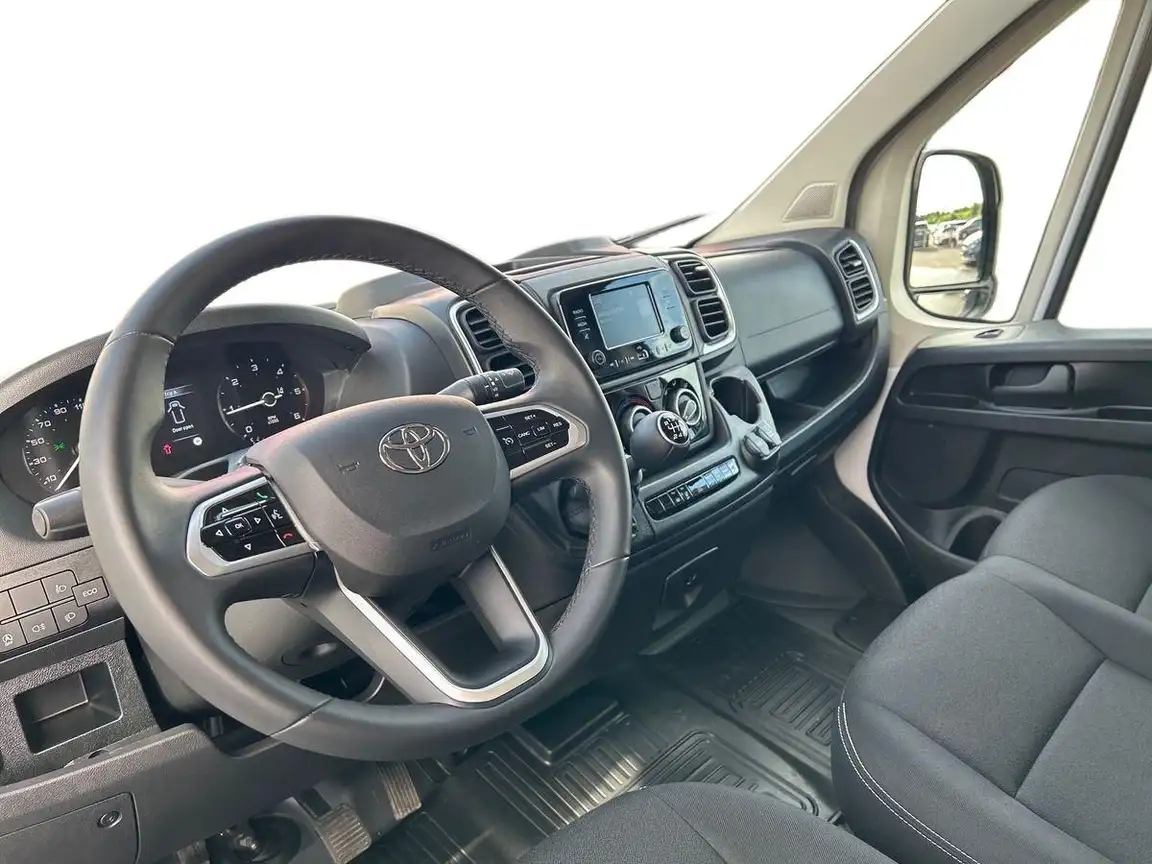 TOYOTA PROACE