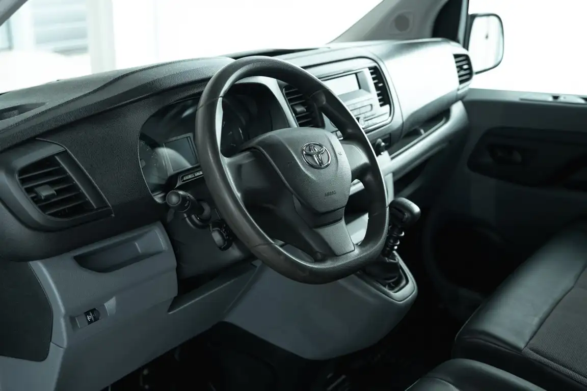 TOYOTA PROACE