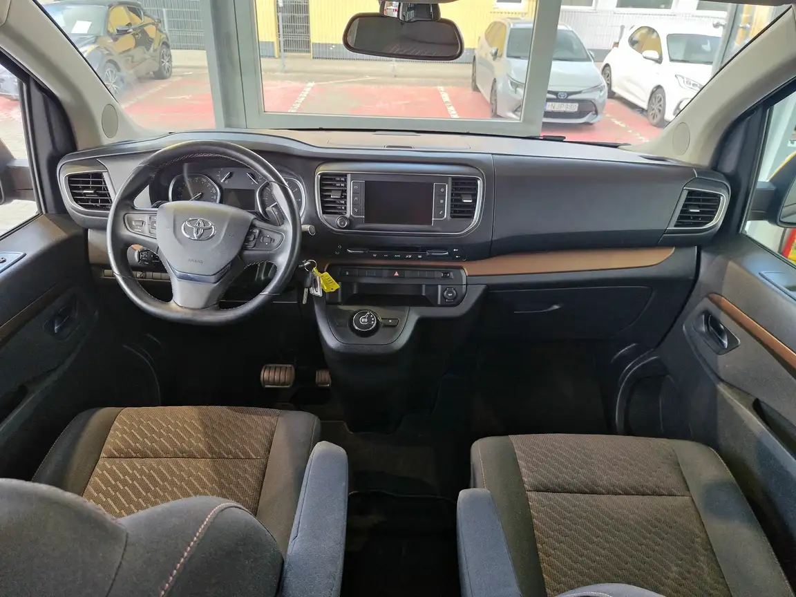 TOYOTA PROACE