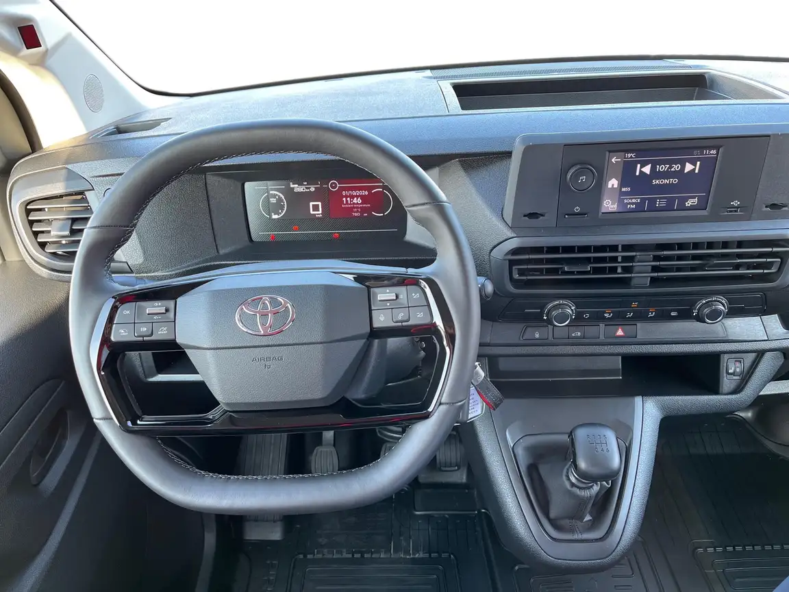 TOYOTA PROACE