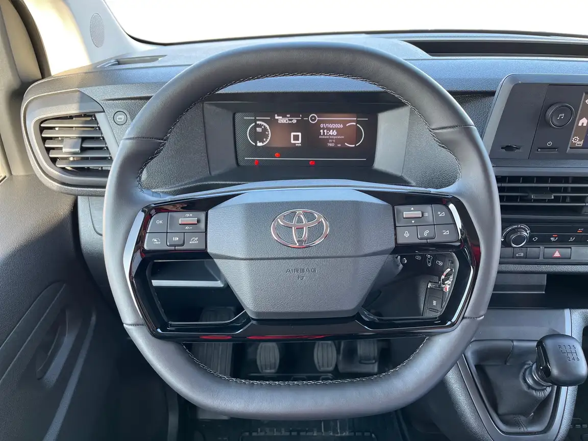 TOYOTA PROACE