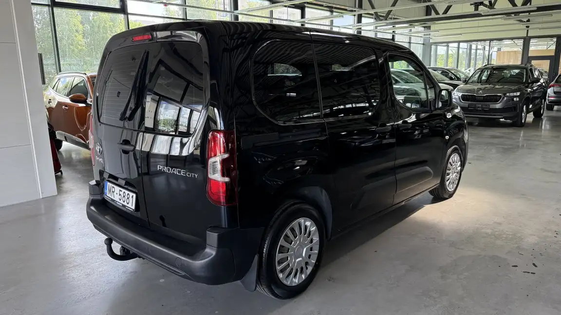 TOYOTA PROACE