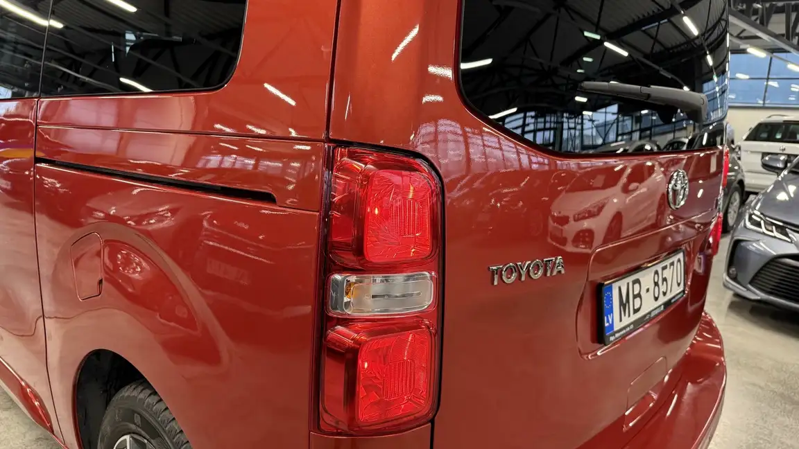 TOYOTA PROACE