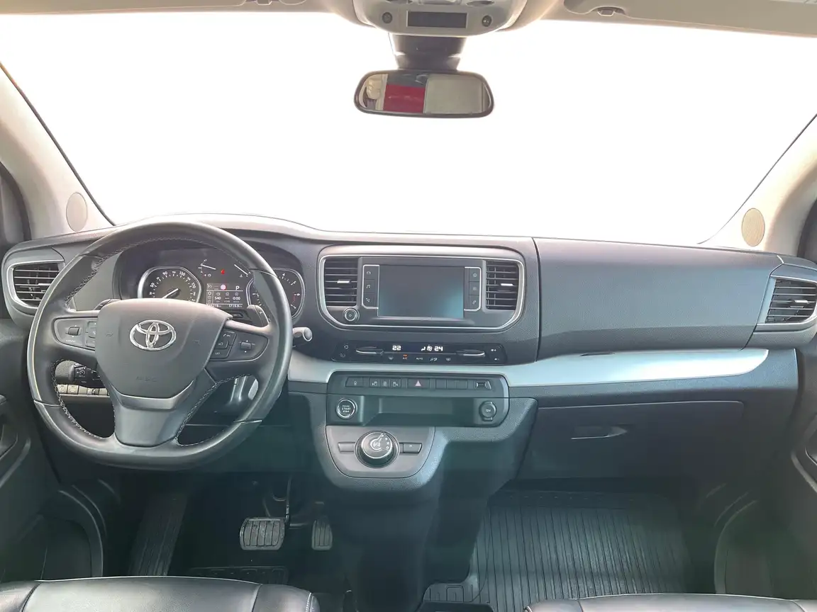 TOYOTA PROACE