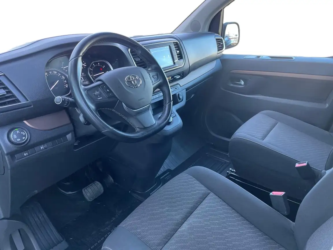 TOYOTA PROACE