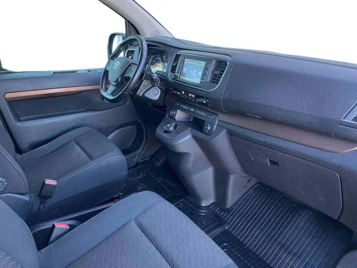TOYOTA PROACE