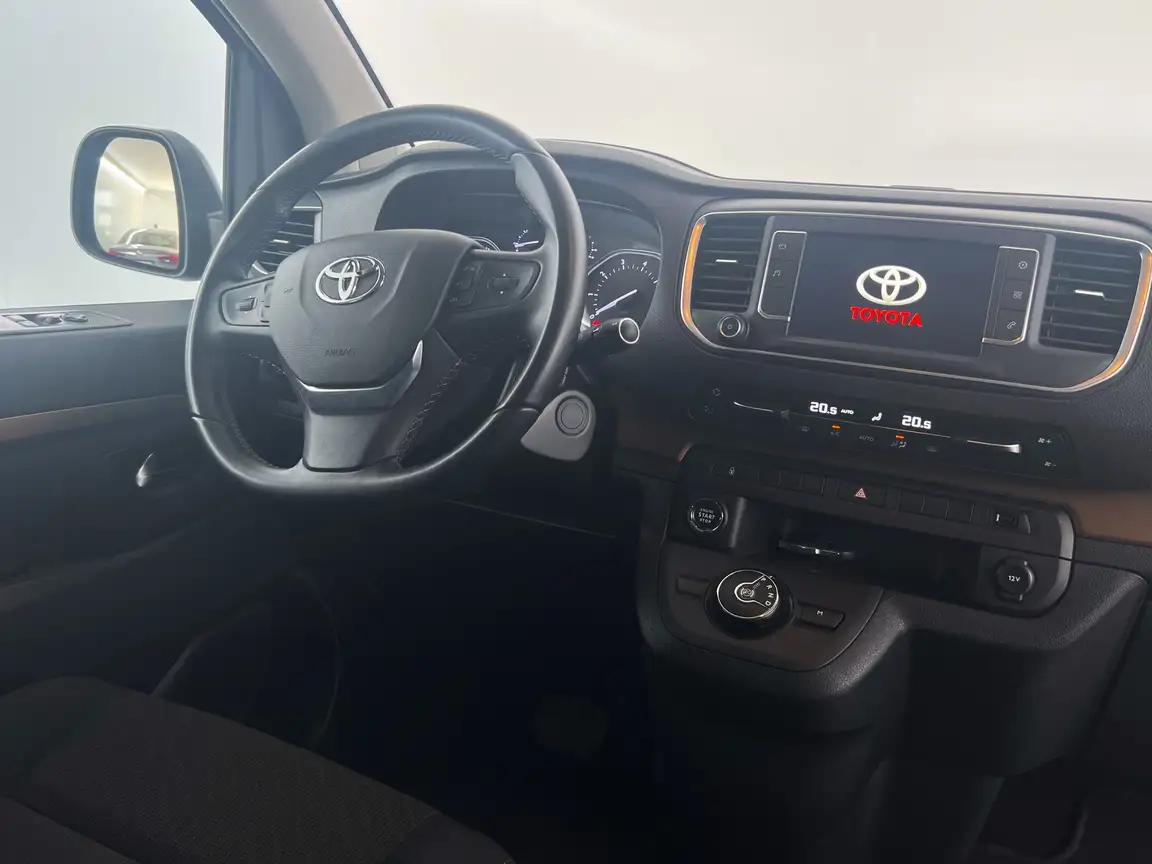 TOYOTA PROACE
