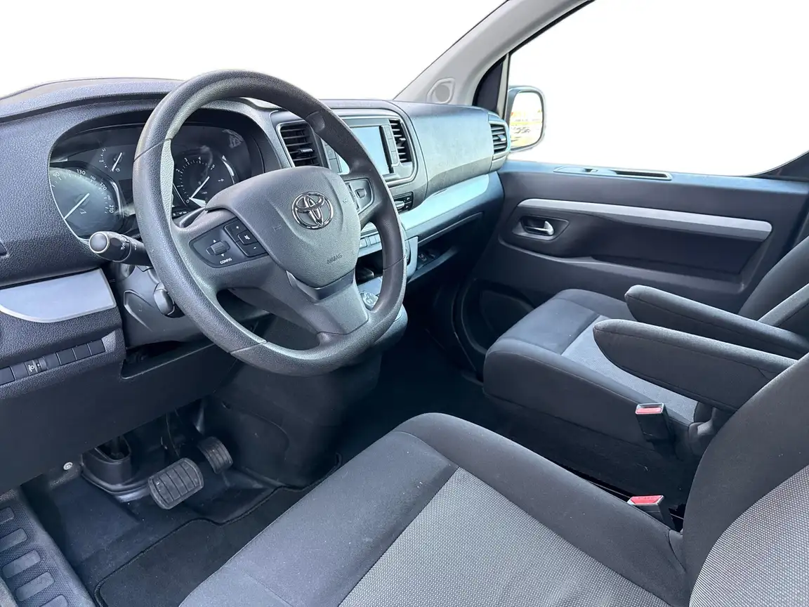TOYOTA PROACE
