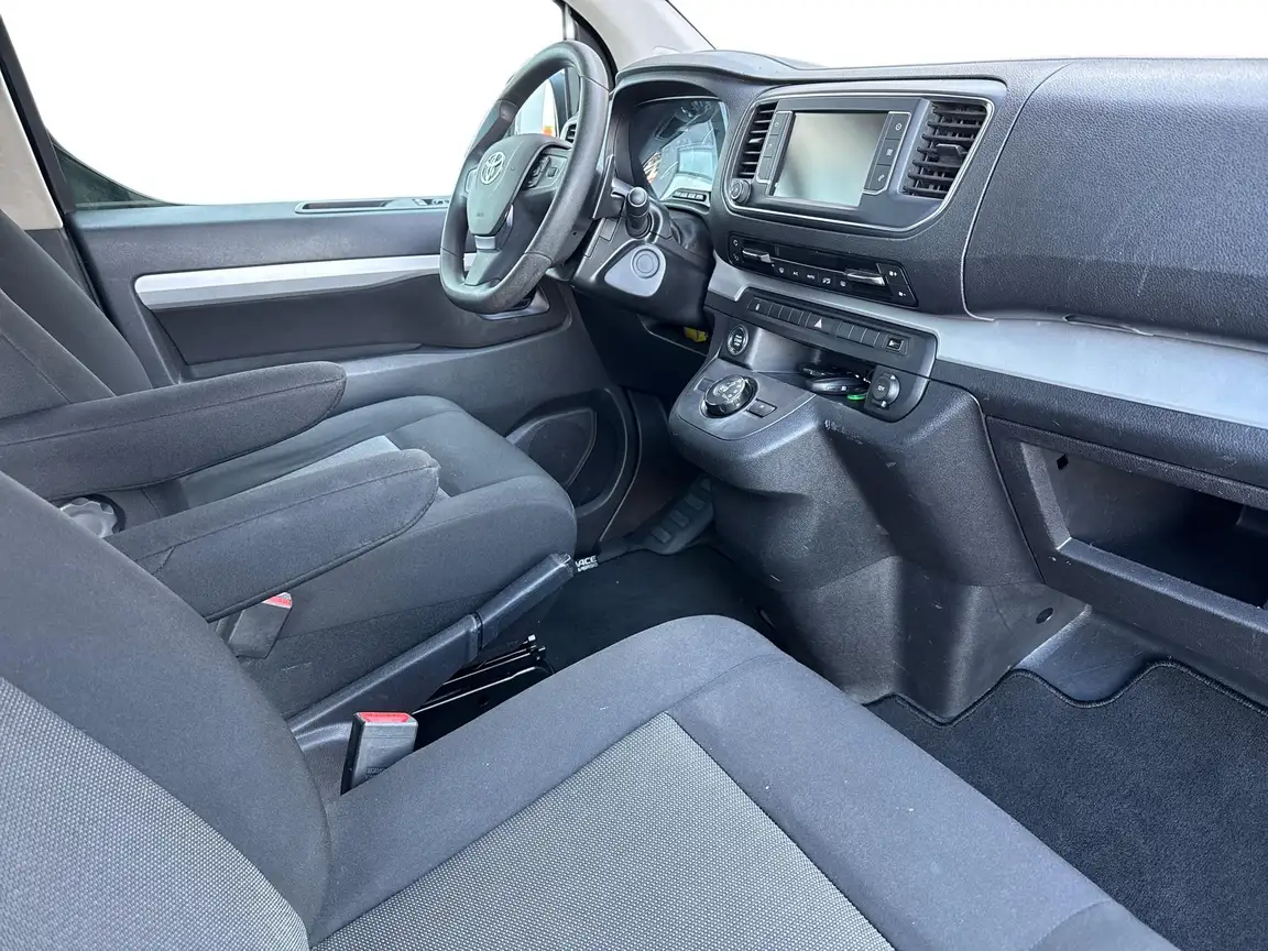 TOYOTA PROACE