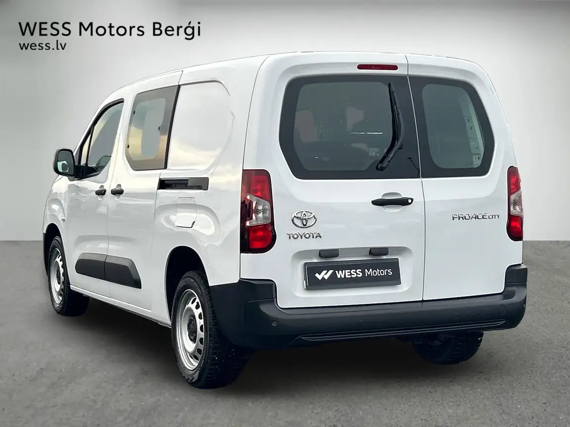 TOYOTA PROACE