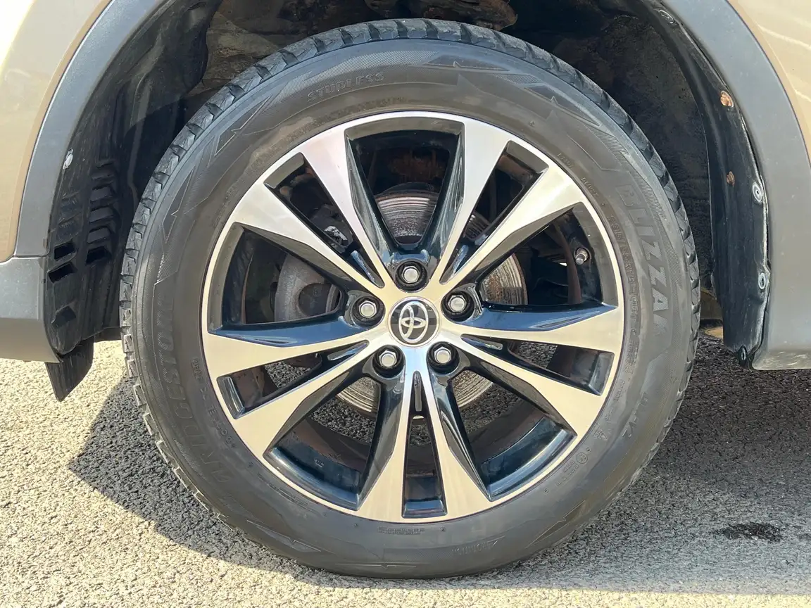 TOYOTA RAV4