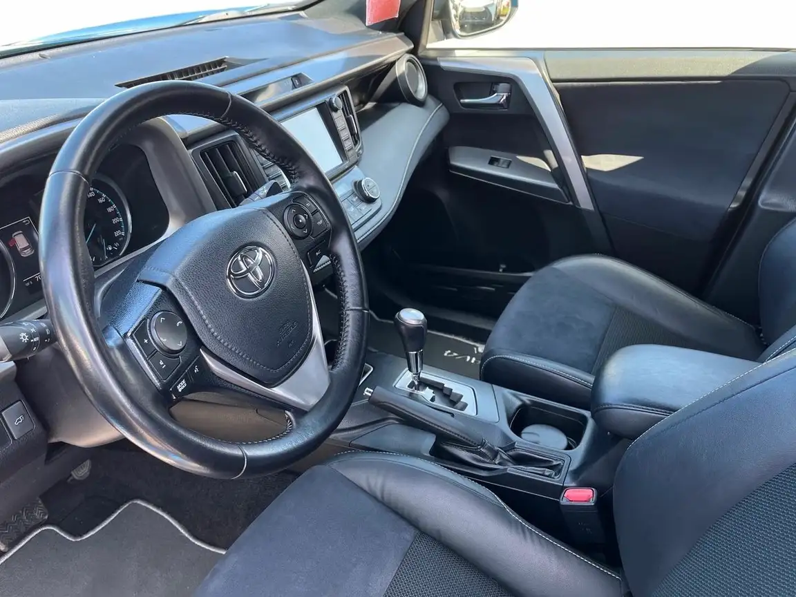 TOYOTA RAV4