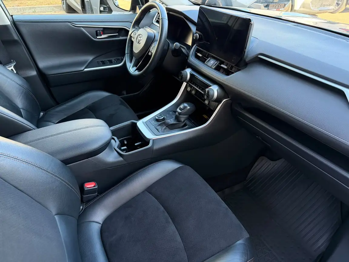 TOYOTA RAV4