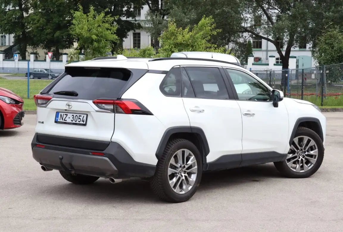 TOYOTA RAV4
