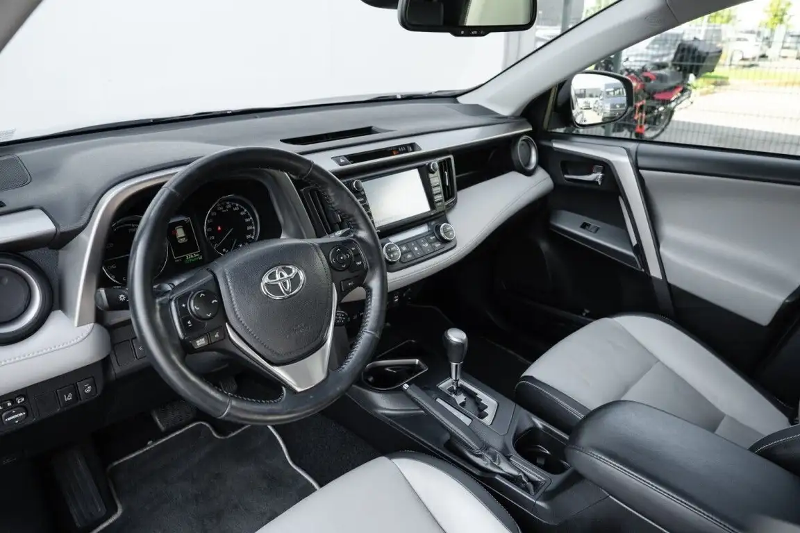TOYOTA RAV4