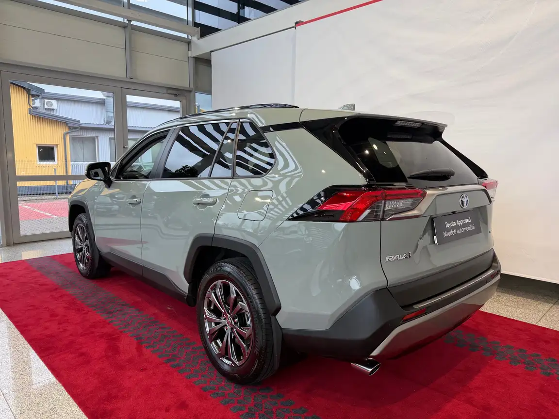 TOYOTA RAV4