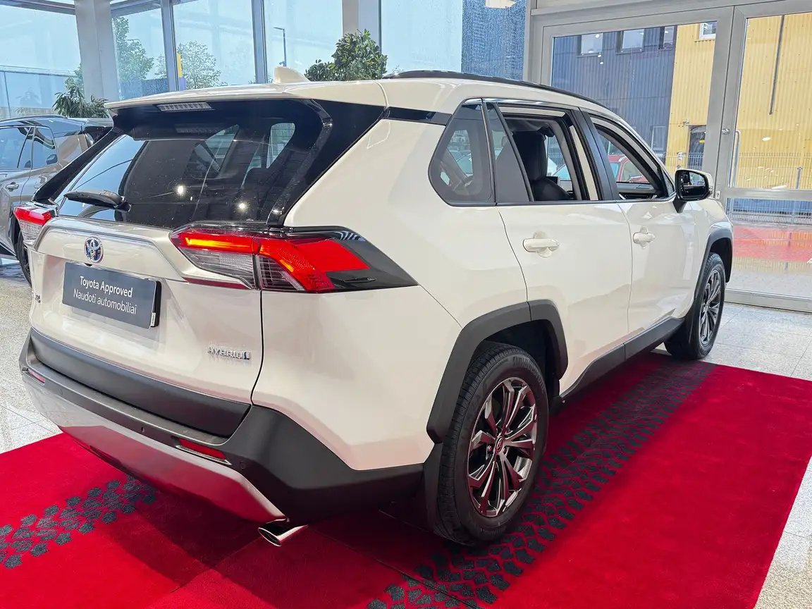 TOYOTA RAV4