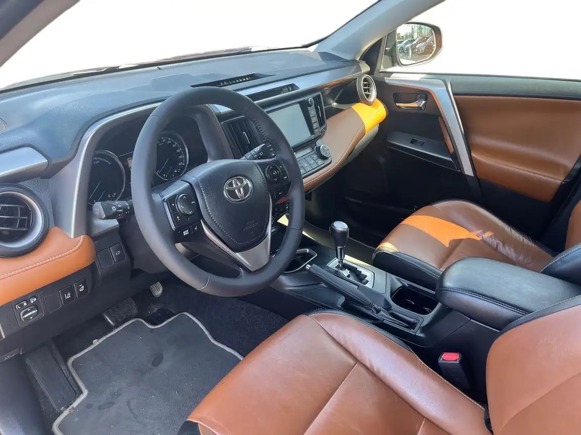 TOYOTA RAV4