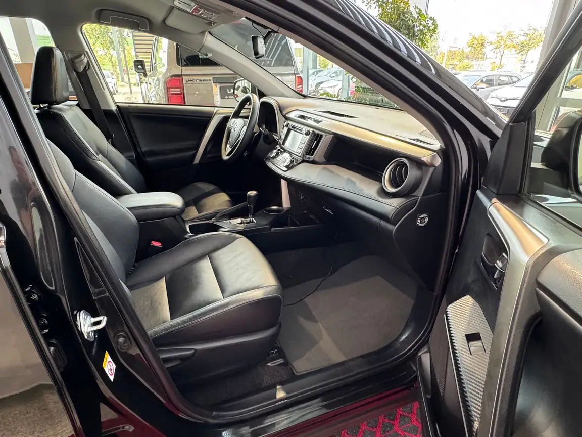 TOYOTA RAV4