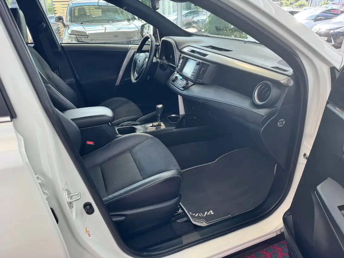 TOYOTA RAV4