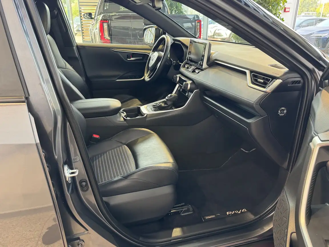 TOYOTA RAV4