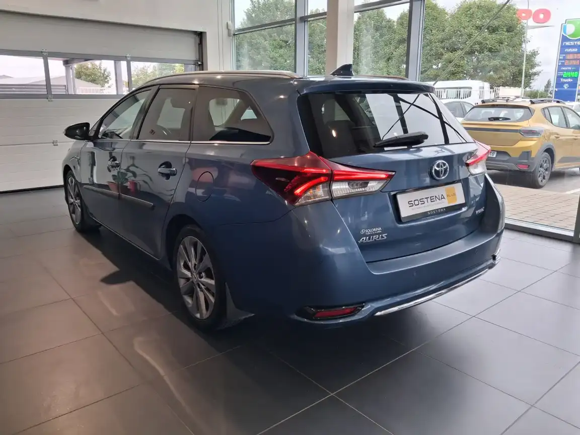 TOYOTA AURIS