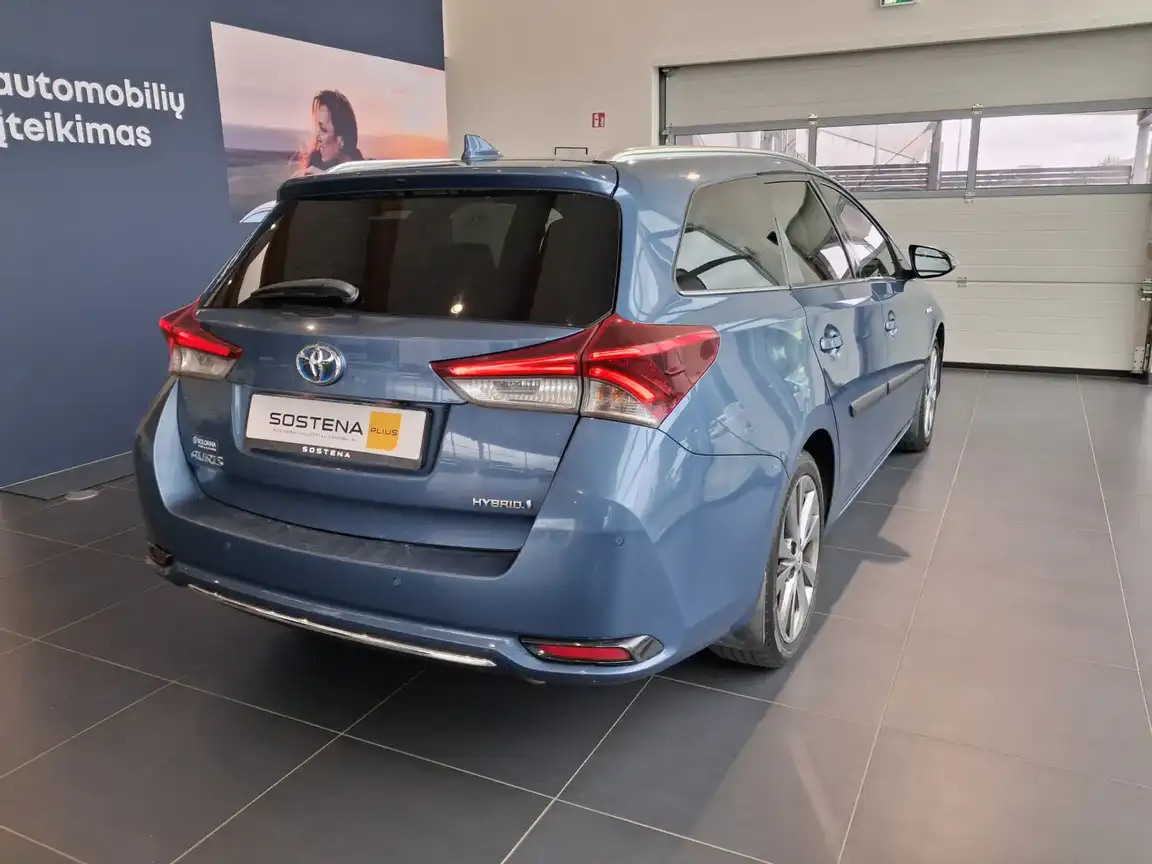 TOYOTA AURIS