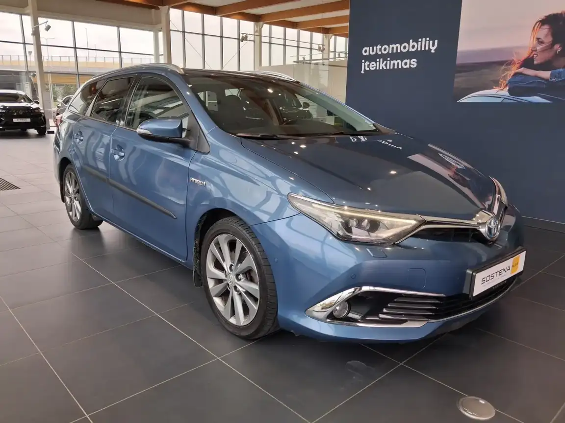 TOYOTA AURIS