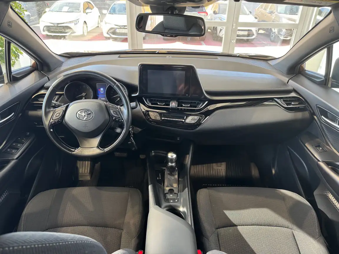 TOYOTA C-HR