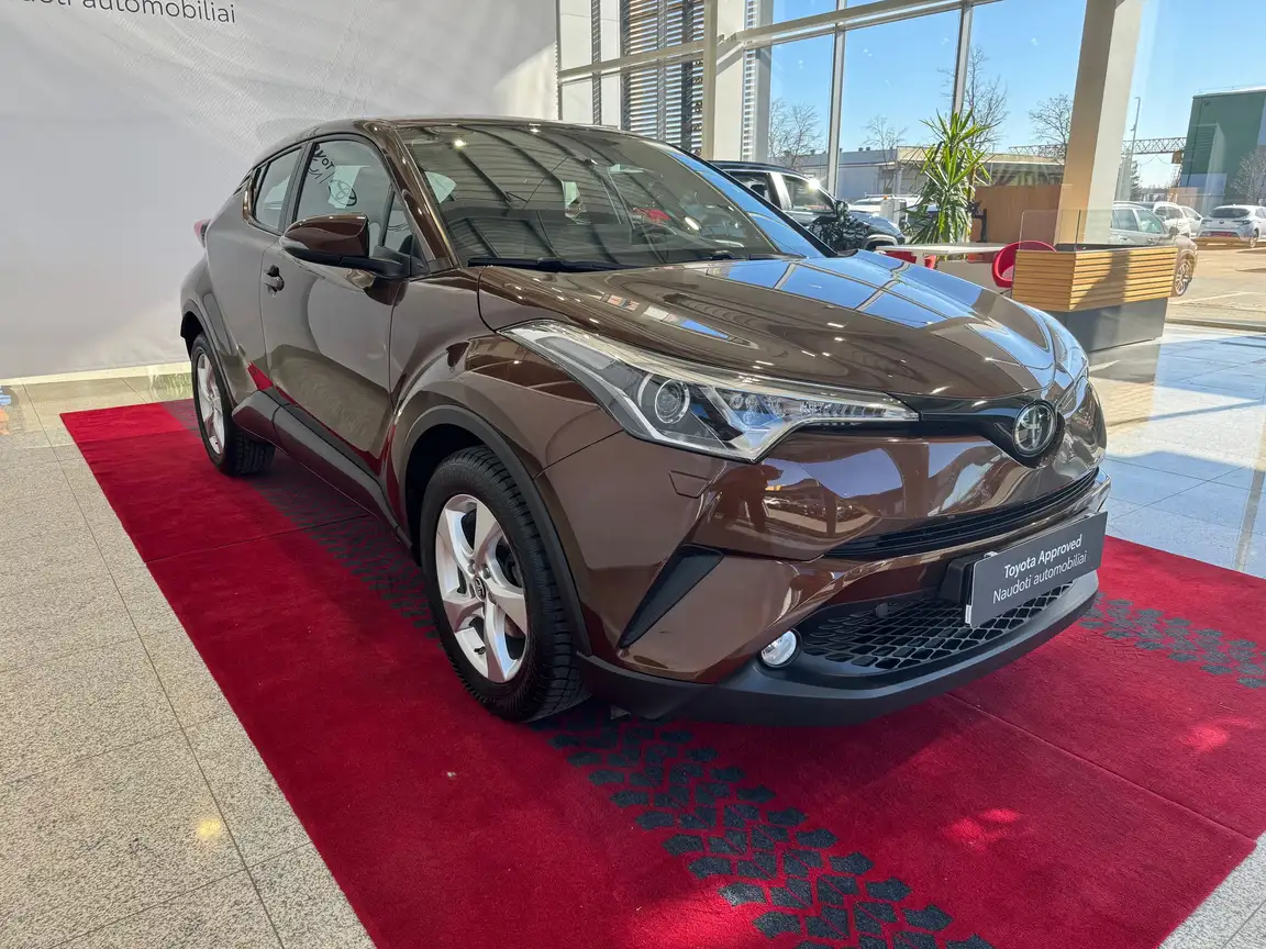 TOYOTA C-HR