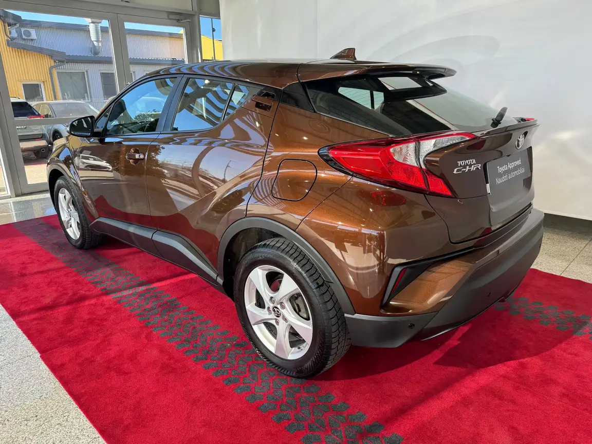 TOYOTA C-HR