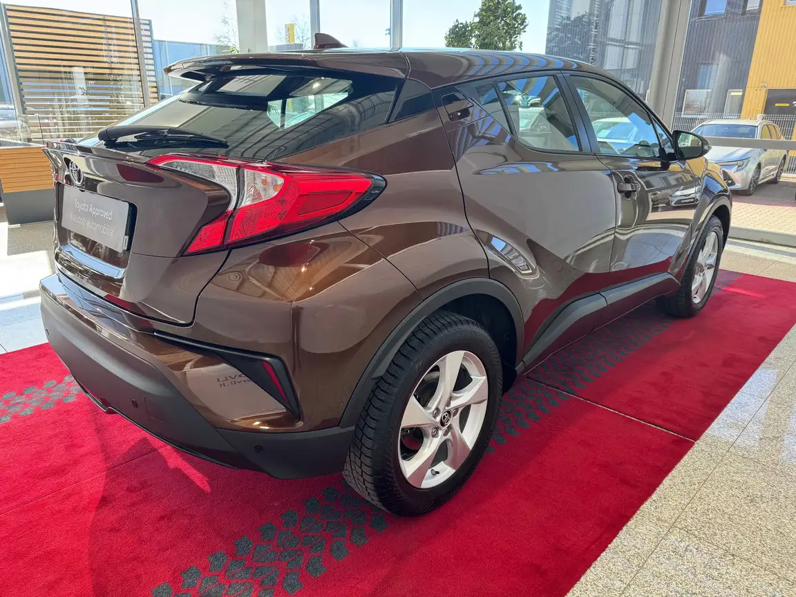 TOYOTA C-HR
