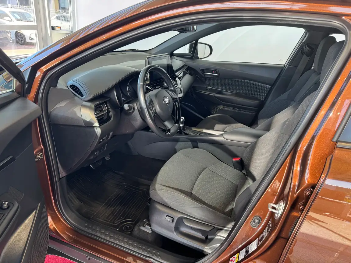 TOYOTA C-HR