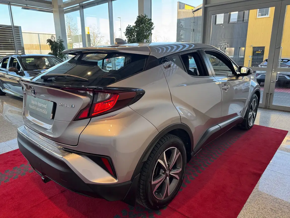 TOYOTA C-HR