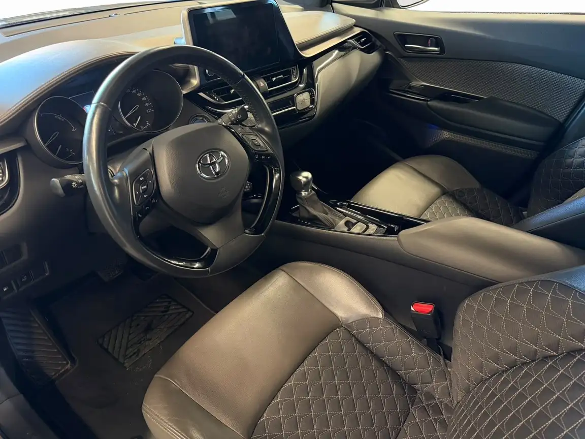 TOYOTA C-HR