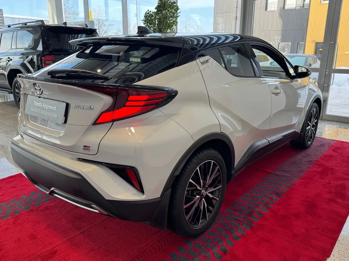 TOYOTA C-HR