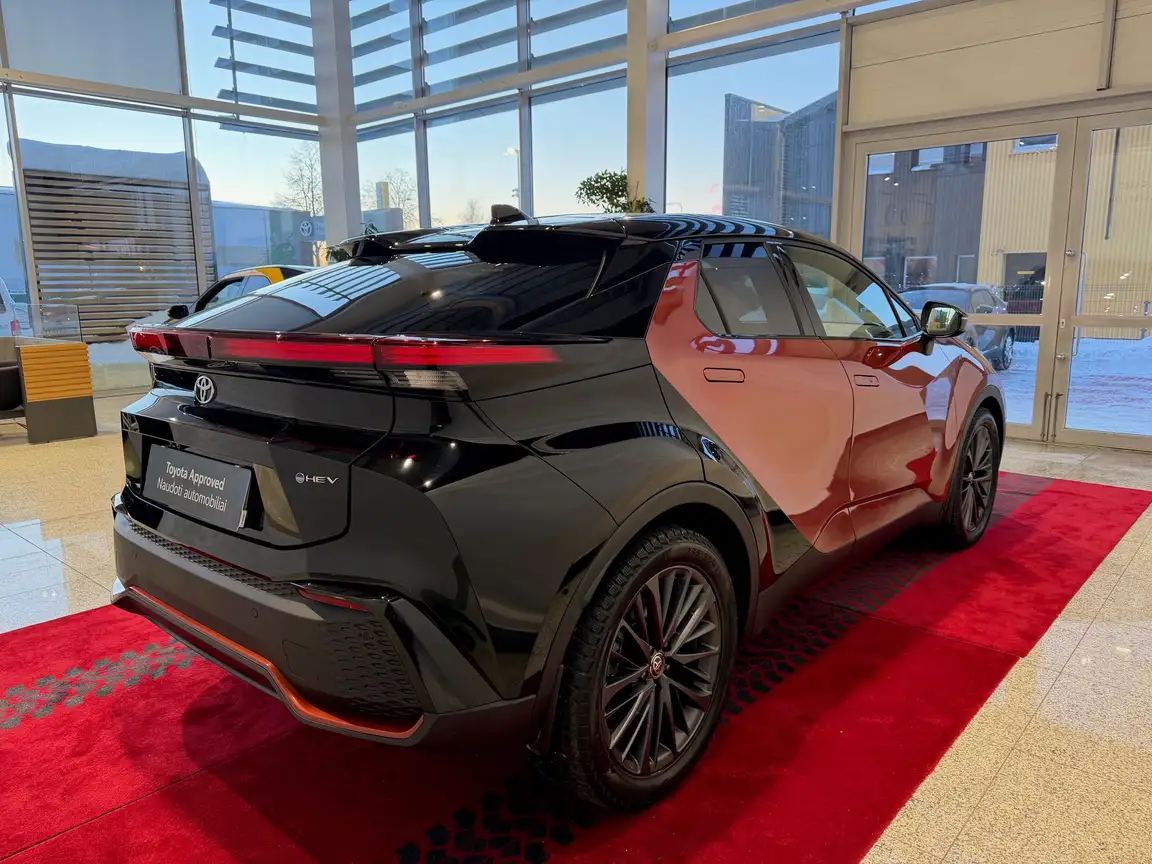 TOYOTA C-HR