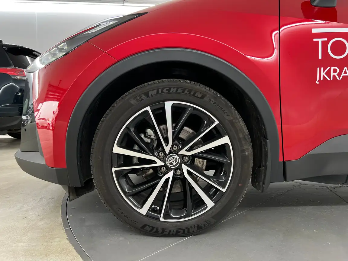 TOYOTA C-HR