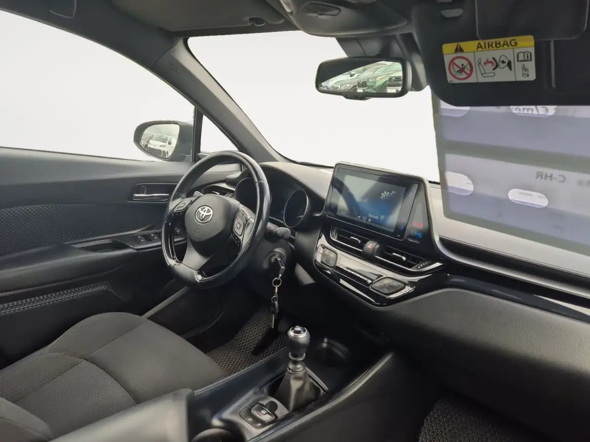 TOYOTA C-HR