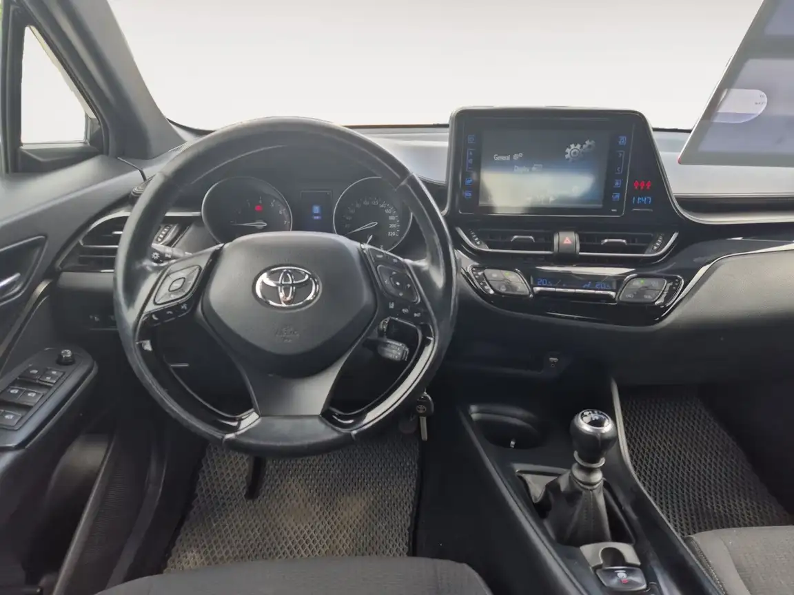 TOYOTA C-HR