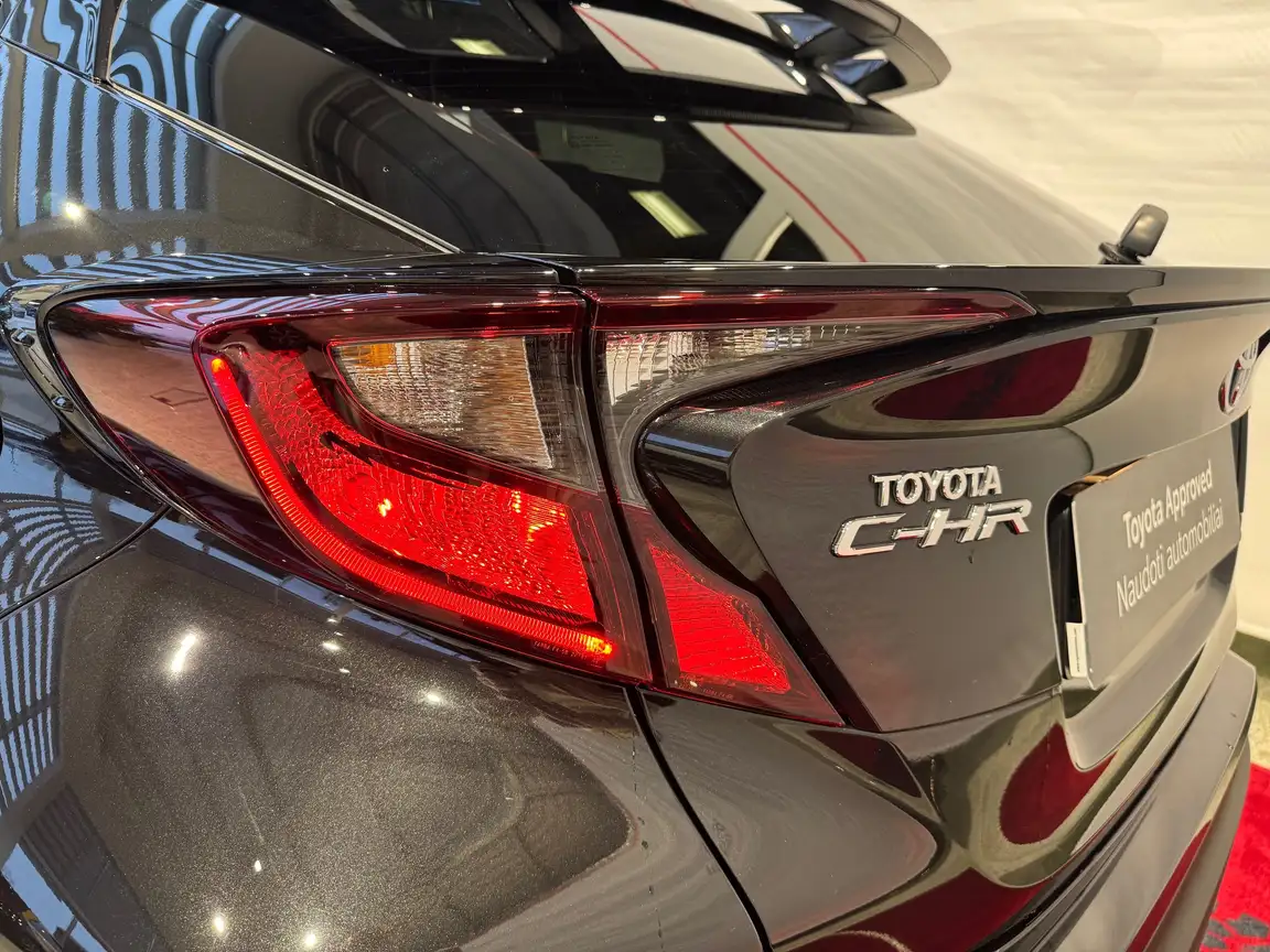 TOYOTA C-HR