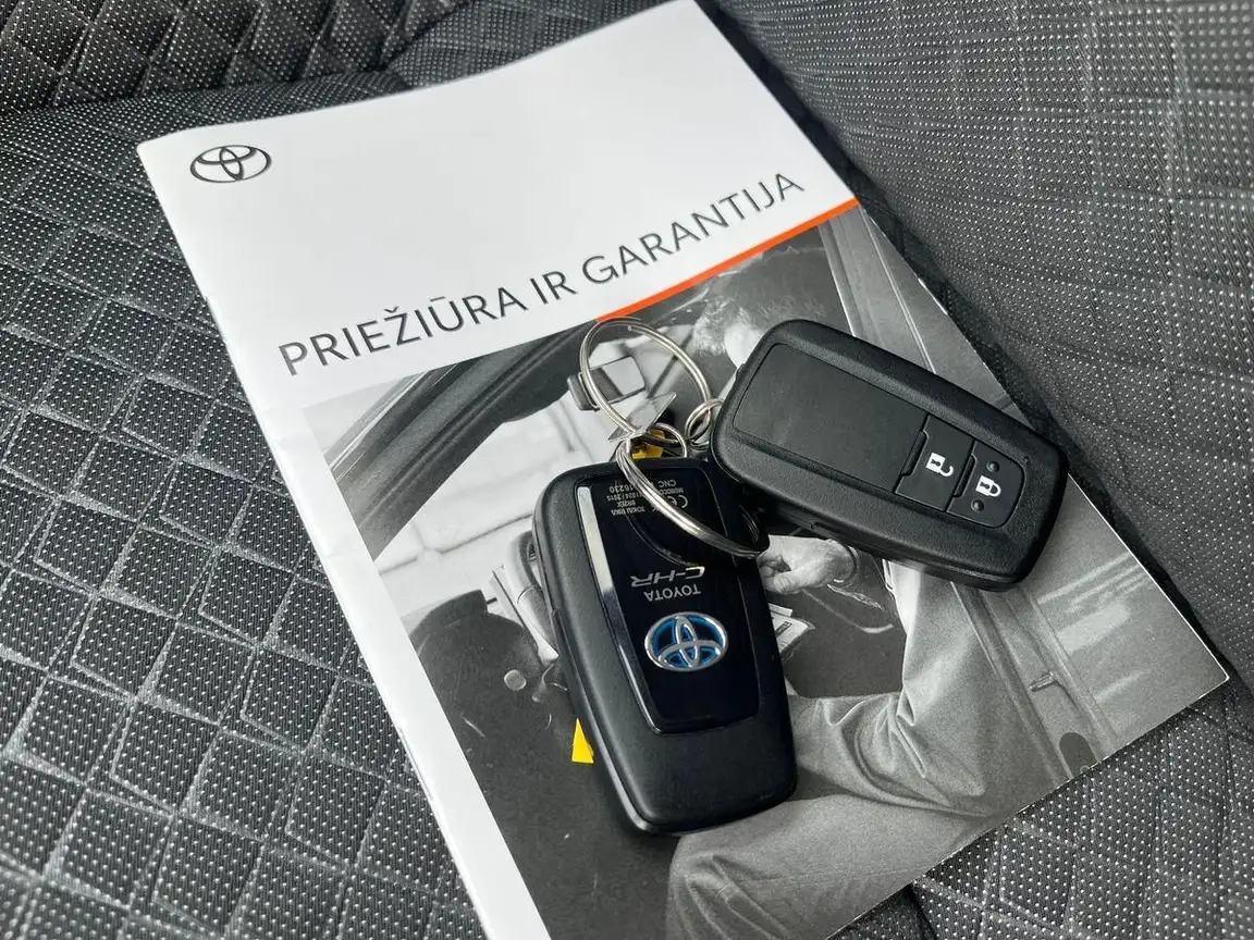 TOYOTA C-HR