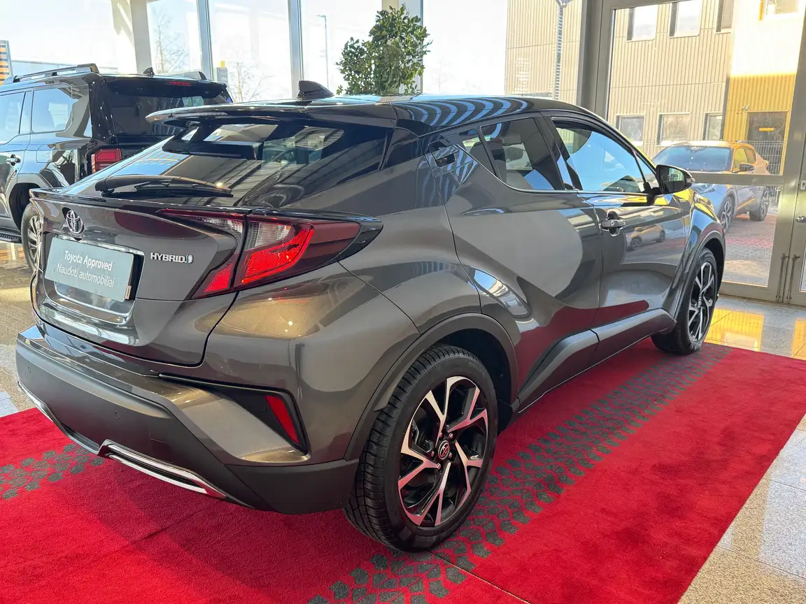 TOYOTA C-HR