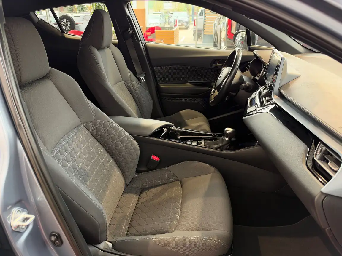TOYOTA C-HR
