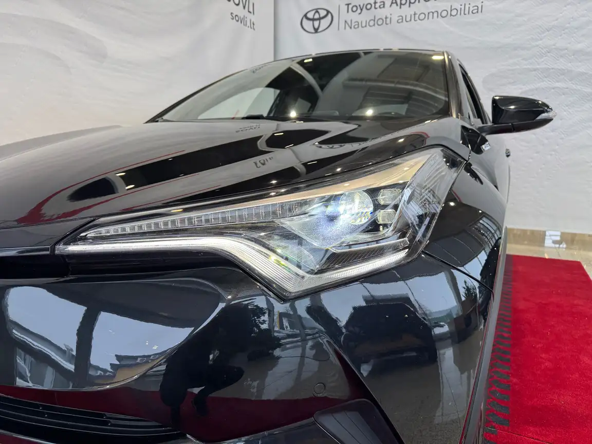 TOYOTA C-HR