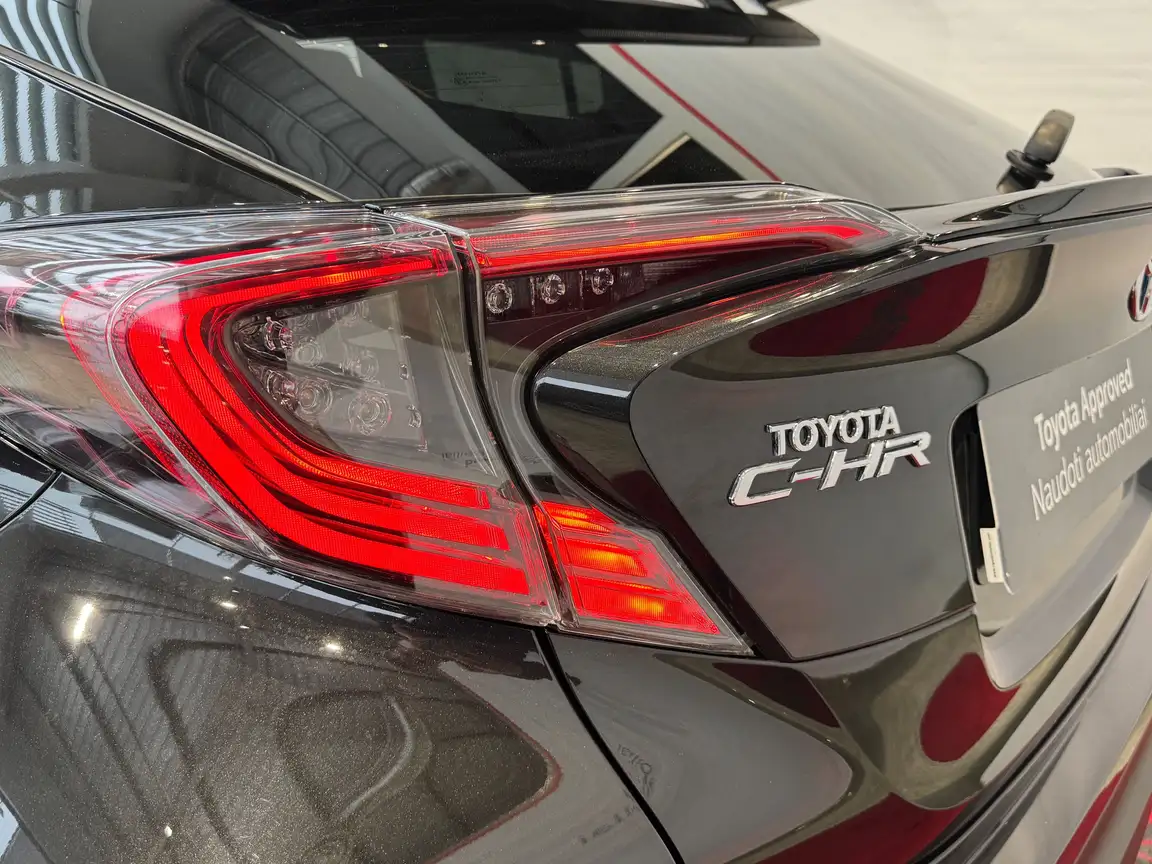 TOYOTA C-HR