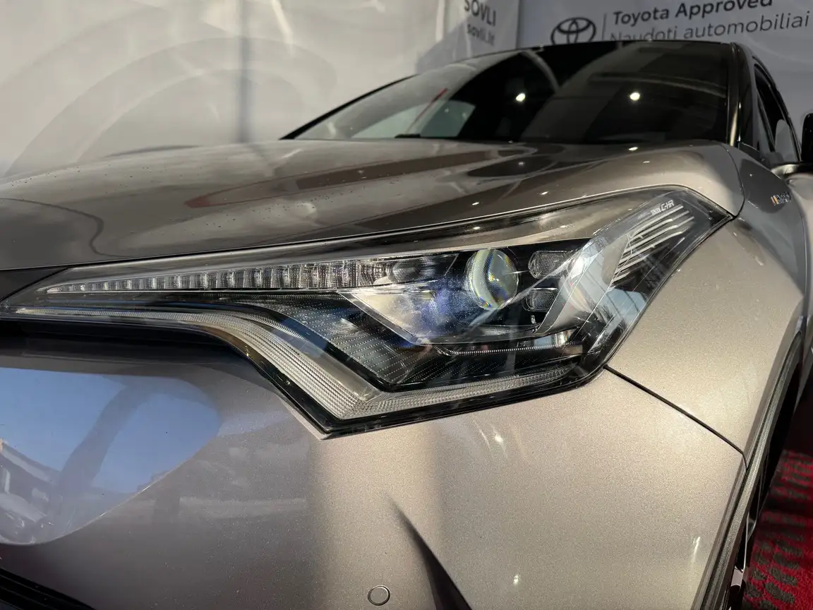TOYOTA C-HR