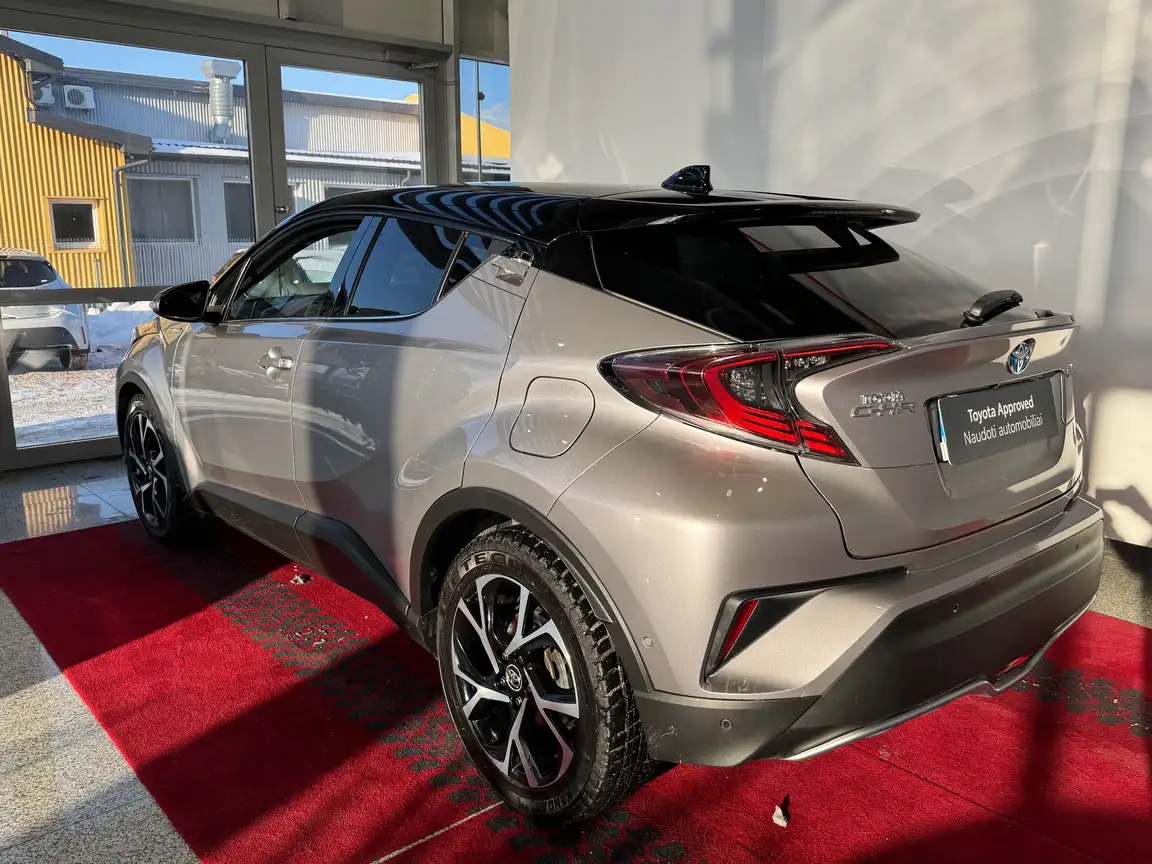 TOYOTA C-HR