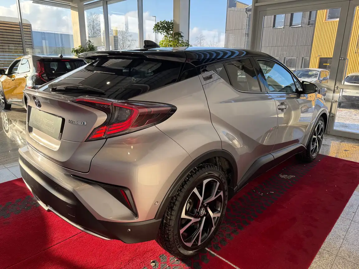 TOYOTA C-HR