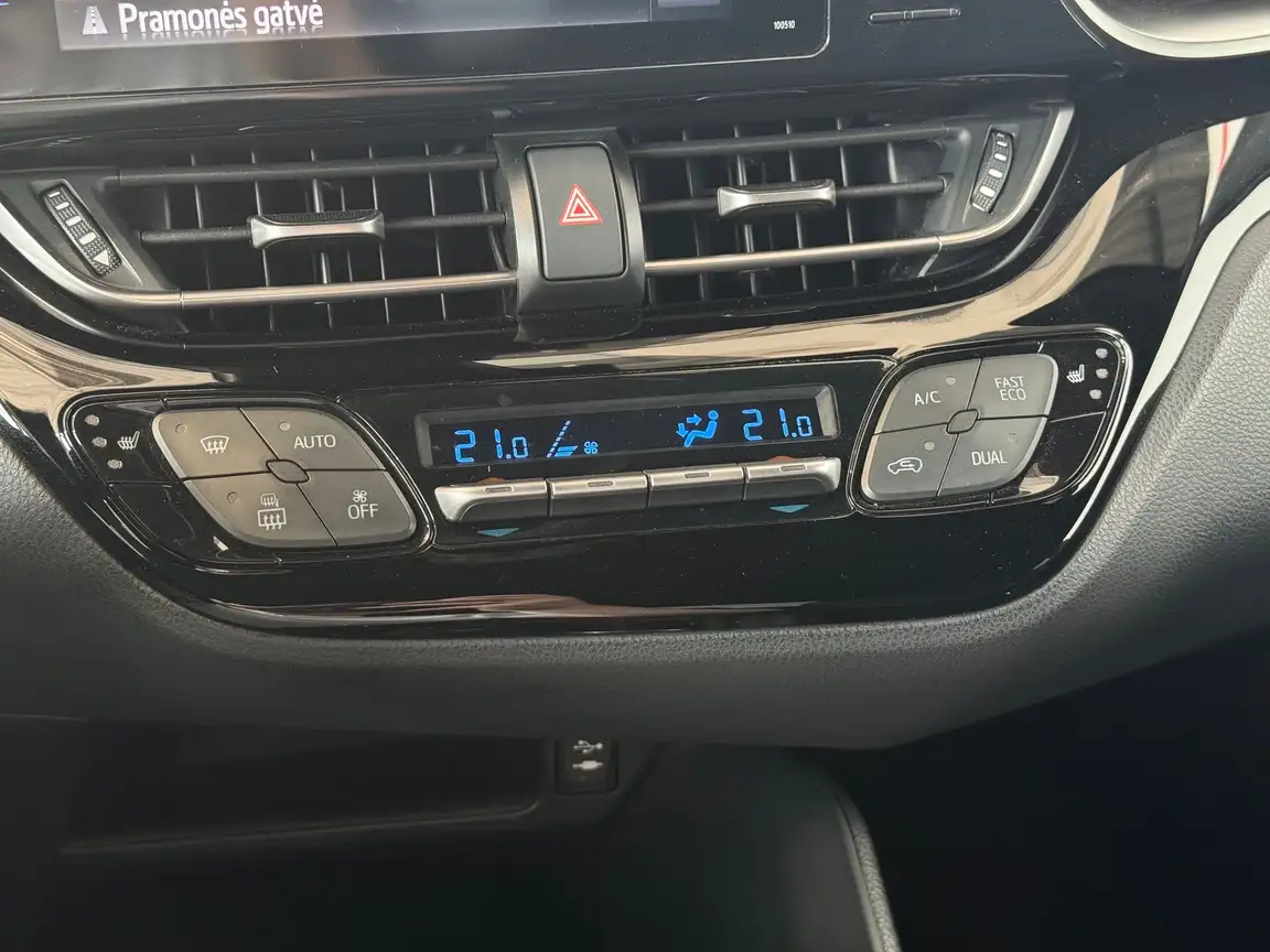 TOYOTA C-HR